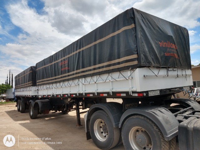 Carreta Bitrem Graneleira de Laf Caminhões no Paraná