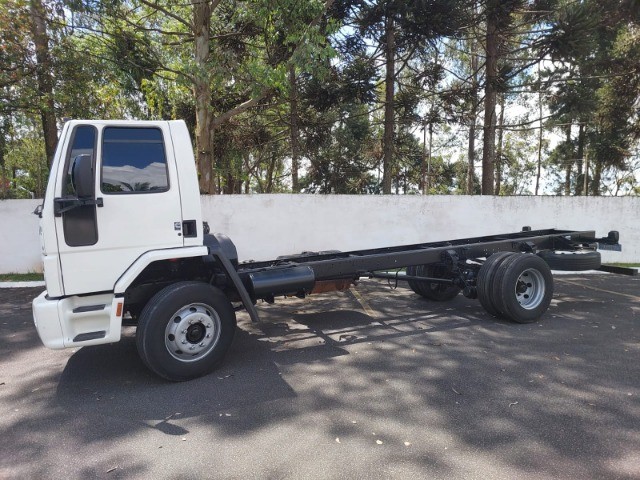 Caminhão Ford Cargo 1317e 2009 4×2 Toco no Chassi de Laf Caminhões no Paraná