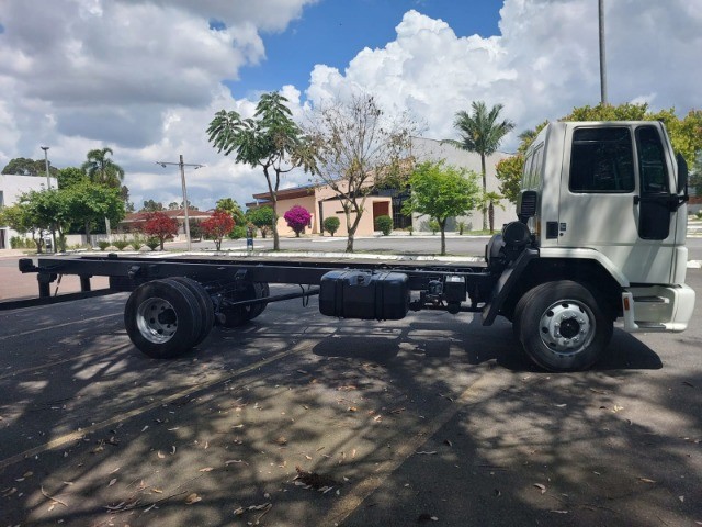 Caminhão Ford Cargo 1317e 2009 4×2 Toco no Chassi de Laf Caminhões no Paraná