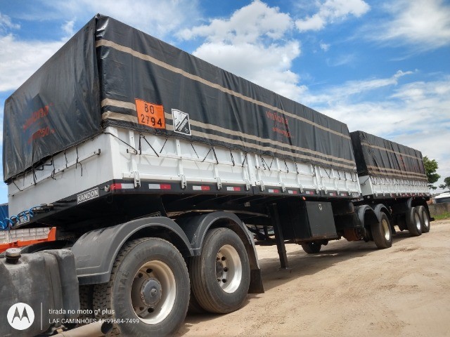 Carreta Bitrem Graneleira de Laf Caminhões no Paraná