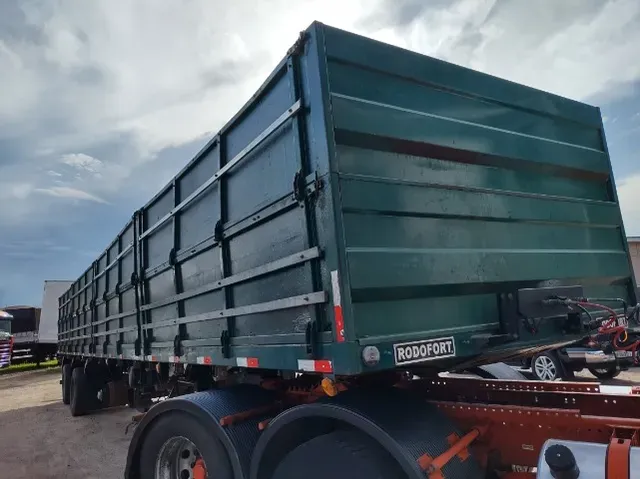 Carreta Vanderléia Graneleira Bobineira e Porta Container 2012 de Laf Caminhões no Paraná