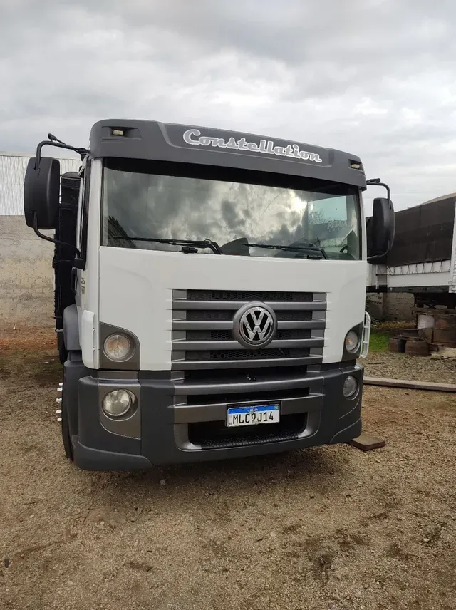 Caminhão VW 15-190 Constellation ano 2013 toco graneleiro de Laf Caminhões no Paraná