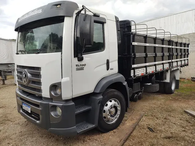 Caminhão VW 15-190 Constellation ano 2013 toco graneleiro de Laf Caminhões no Paraná