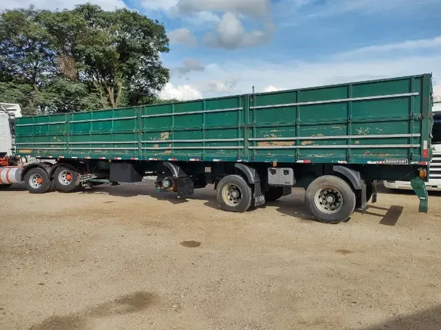 Carreta Vanderléia Graneleira Bobineira e Porta Container 2012 de Laf Caminhões no Paraná