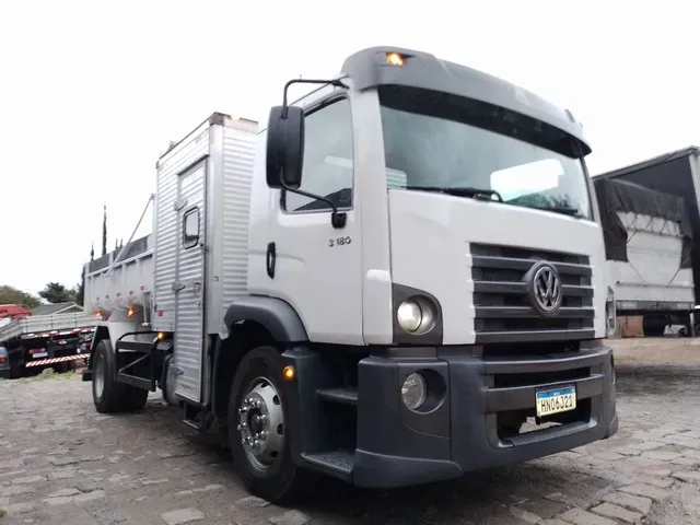 Caminhão VW Constellation 13-180 2012 Caçamba 6 passageiros de Laf Caminhões no Paraná