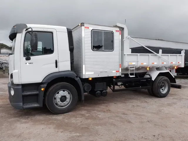 Caminhão VW Constellation 13-180 2012 Caçamba 6 passageiros de Laf Caminhões no Paraná