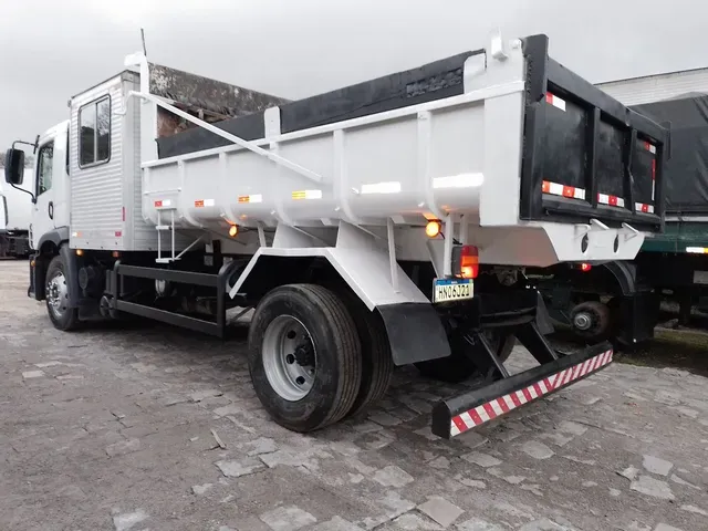 Caminhão VW Constellation 13-180 2012 Caçamba 6 passageiros de Laf Caminhões no Paraná