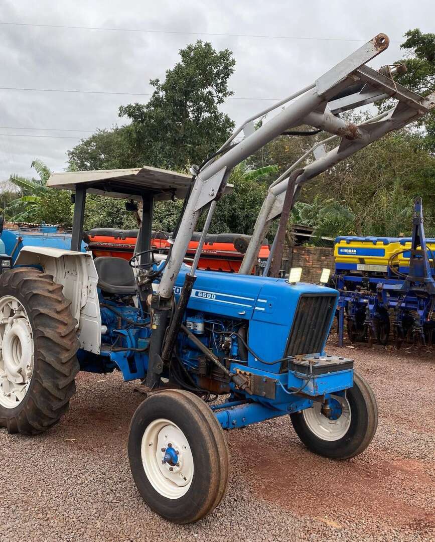 TRATOR FORD FORD 6600 ANO 1983 de Auto Máquinas Palotina no Paraná